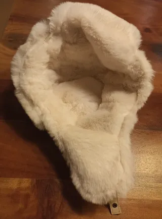 Gorro ruso beige con forro blanco