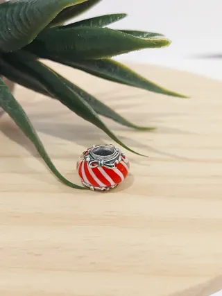 Charm Pandora Rayas Rojas y Blancas