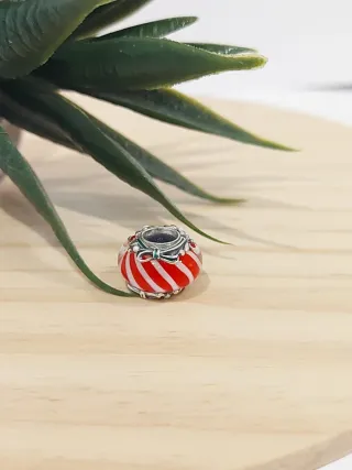 Charm Pandora Rayas Rojas y Blancas