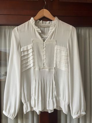Blusa blanca con volantes