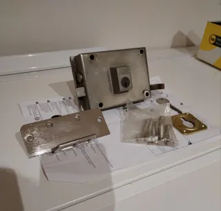 Cerrafura de seguridad Azbe para puerta