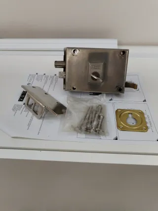 Cerrafura de seguridad Azbe para puerta