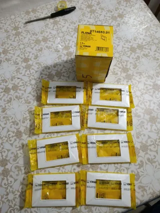 Placca 3 moduli Vimar Plana 8pz