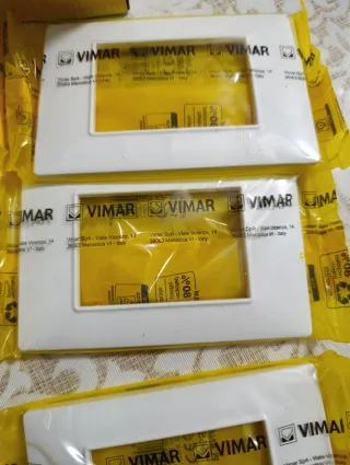 Placca 3 moduli Vimar Plana 8pz