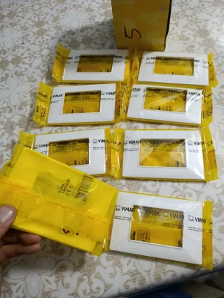 Placca 3 moduli Vimar Plana 8pz