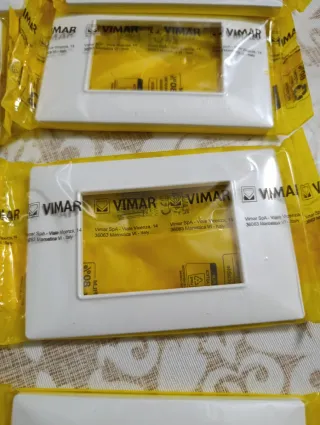 Placca 3 moduli Vimar Plana 8pz
