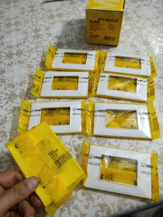 Placca 3 moduli Vimar Plana 8pz