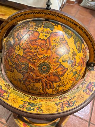 Globo terráqueo de madera