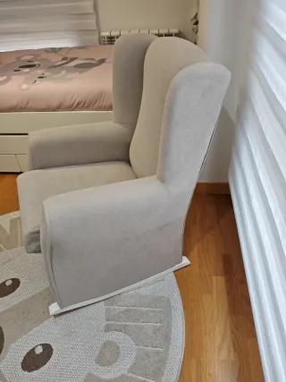 Butaca mecedora de lactancia color beige