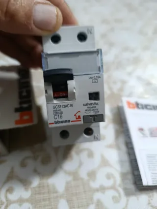 Interruttore Bticino GC8813AC16 C16