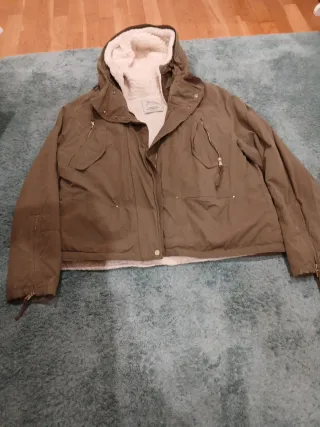 Abrigo Zara verde con borrego