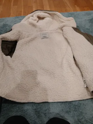 Abrigo Zara verde con borrego