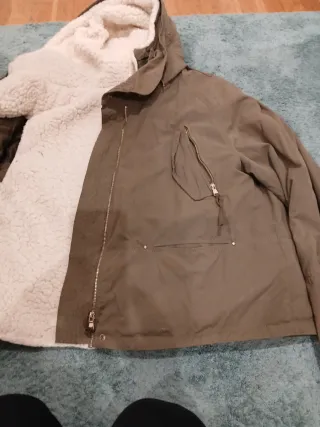 Abrigo Zara verde con borrego