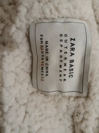 Abrigo Zara verde con borrego