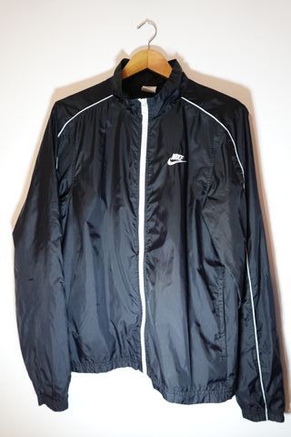 Chaqueta Nike Negra con Ribete Blanco