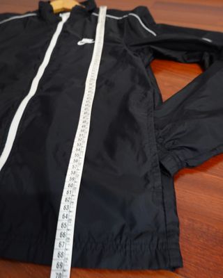 Chaqueta Nike Negra con Ribete Blanco