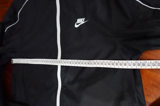 Chaqueta Nike Negra con Ribete Blanco