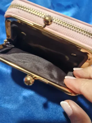 Monedero rosa con corazón dorado