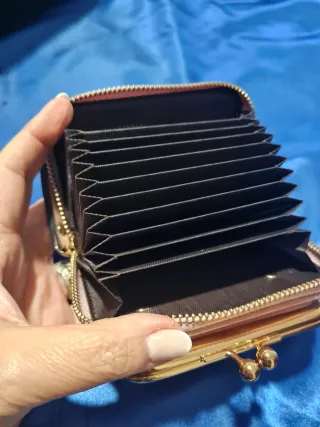 Monedero rosa con corazón dorado