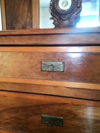 Comò in legno con specchio