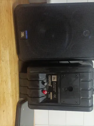 Altavoces JBL Control 1 Pro