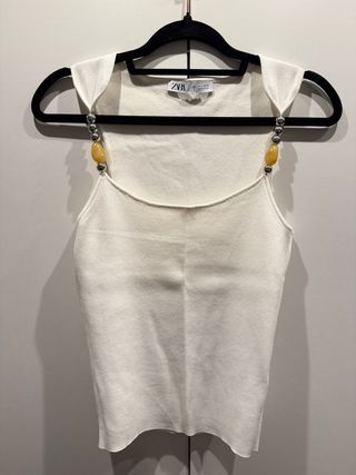 Camiseta Zara con detalles dorados nunca puesta