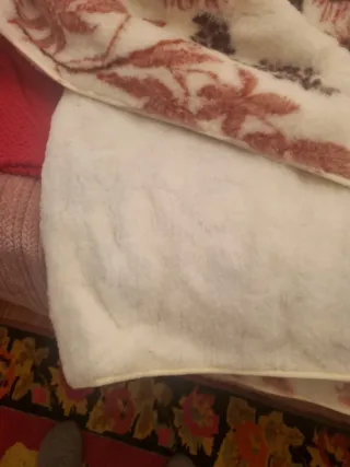 Manta de lana virgen con estampado floral