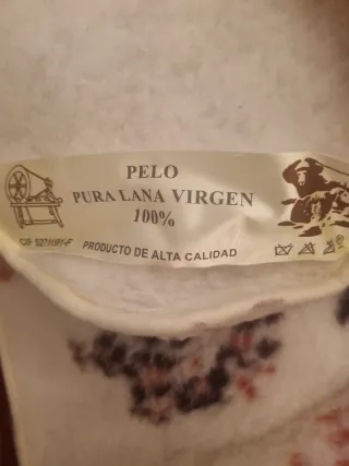 Manta de lana virgen con estampado floral