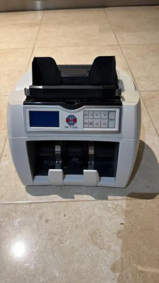 Contador de Billetes DP-7100E