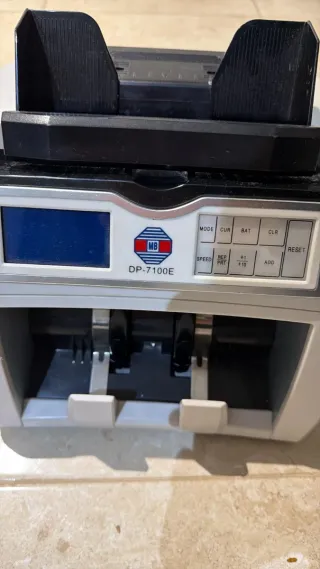 Contador de Billetes DP-7100E