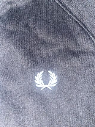 Chaqueta Fred Perry cuello alto negra