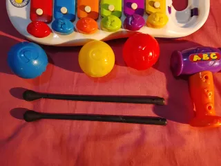 Xilófono infantil con accesorios