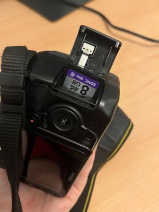 Cámara Nikon D3100 + Objetivo 50mm 1.8G