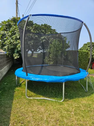 Cama elástica con red de seguridad