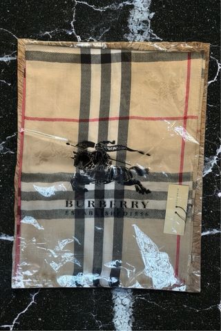 Sciarpa Burberry Beige e Nera
