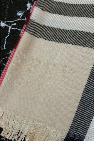 Sciarpa Burberry Beige e Nera