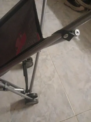 Carrito de muñecas con corazón rosa