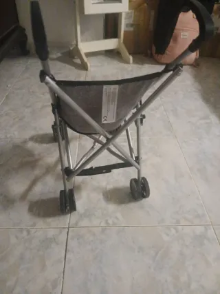 Carrito de muñecas con corazón rosa