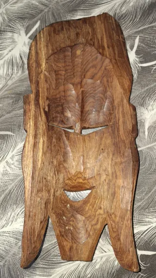 Maschera etnica in legno