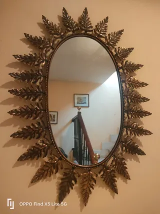 Espejo Ovalado con Marco de Hojas