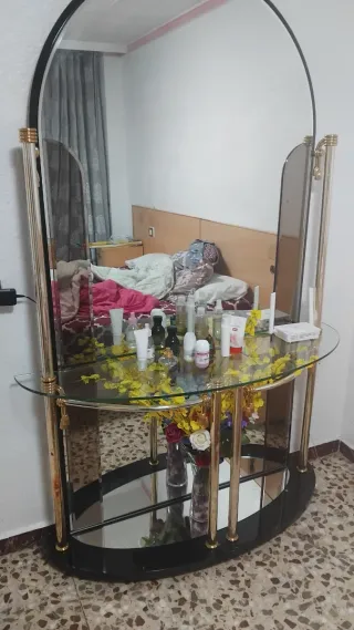 Mueble recibidor cristal y metal dorado