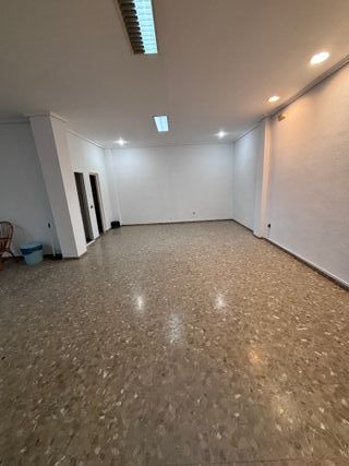 LOCAL COMERCIAL EN ALQUILER – ZONA CÉNTRICA