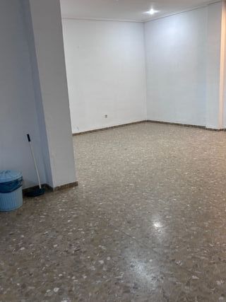 LOCAL COMERCIAL EN ALQUILER – ZONA CÉNTRICA