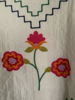 Cazadora Zara bordada flores