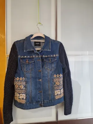 Cazadora vaquera Desigual Talla 42