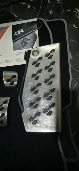 Reposapiés Golf 4 R32