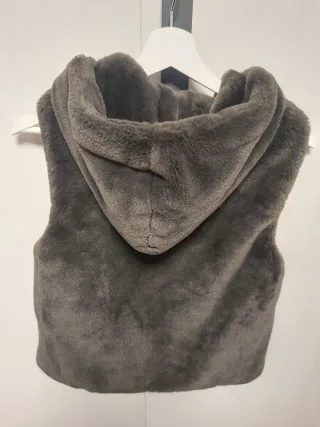 Chaleco pelo niña gris