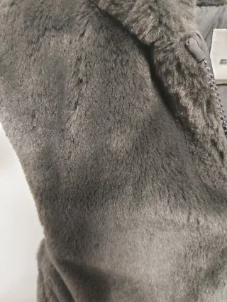 Chaleco pelo niña gris