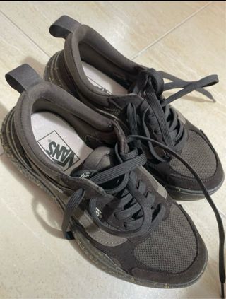 Zapatillas Vans marrón oscuro  24,5 cm