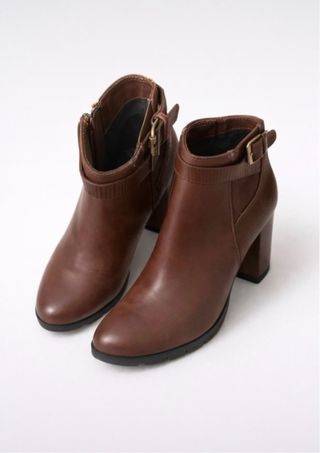 Botines marrones de tacón – estilo elegante